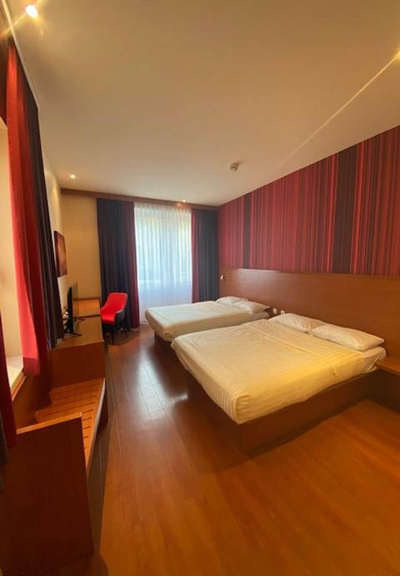 Leonardo Hotel Salzburg City Center Екстер'єр фото