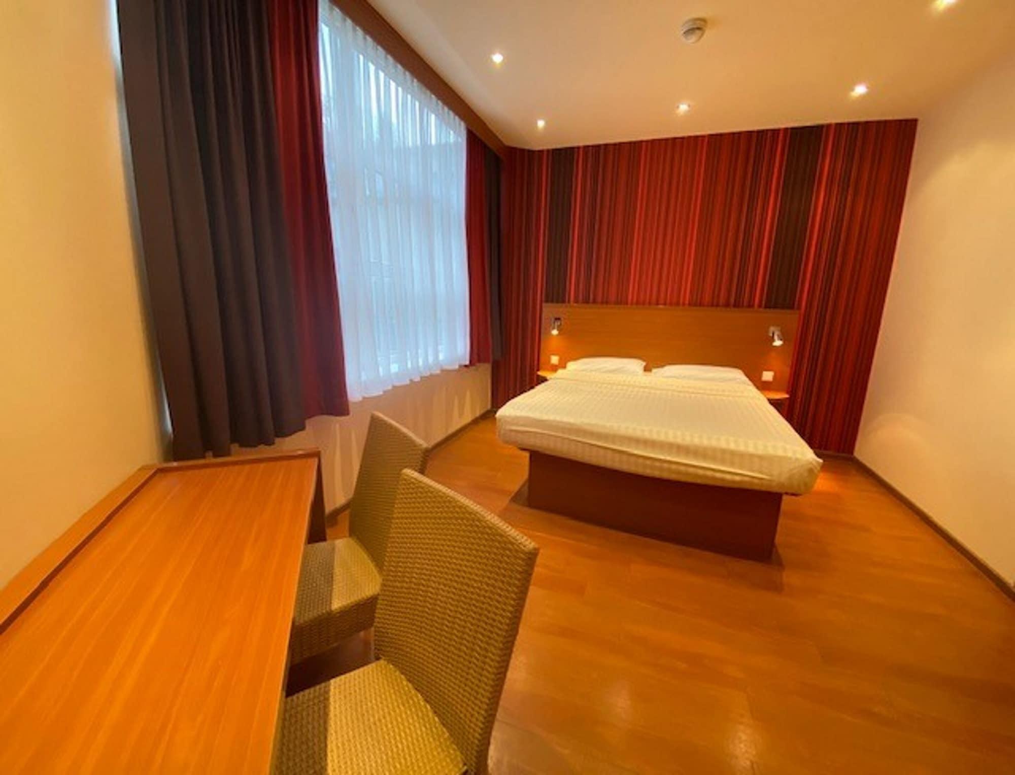Leonardo Hotel Salzburg City Center Екстер'єр фото