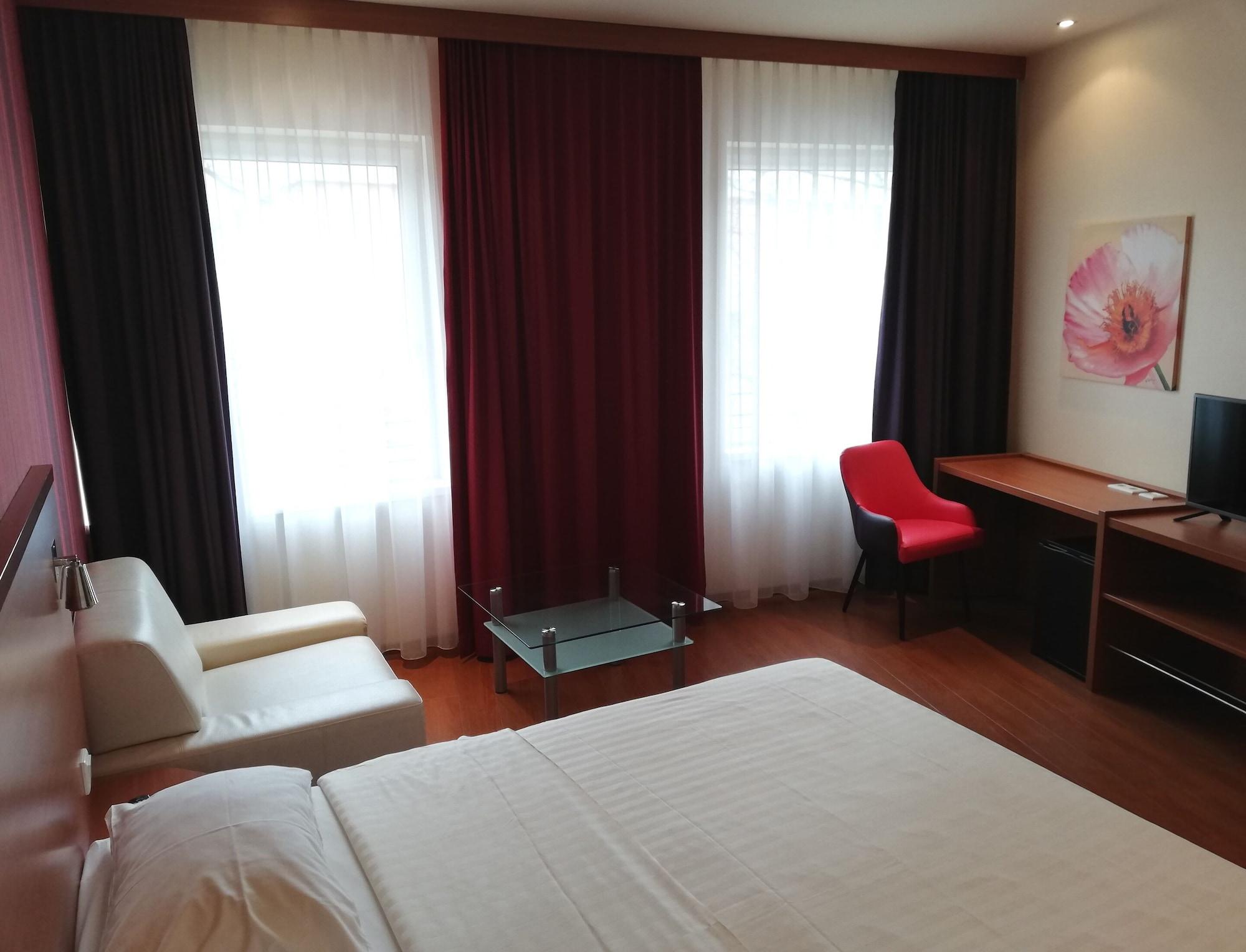 Leonardo Hotel Salzburg City Center Екстер'єр фото