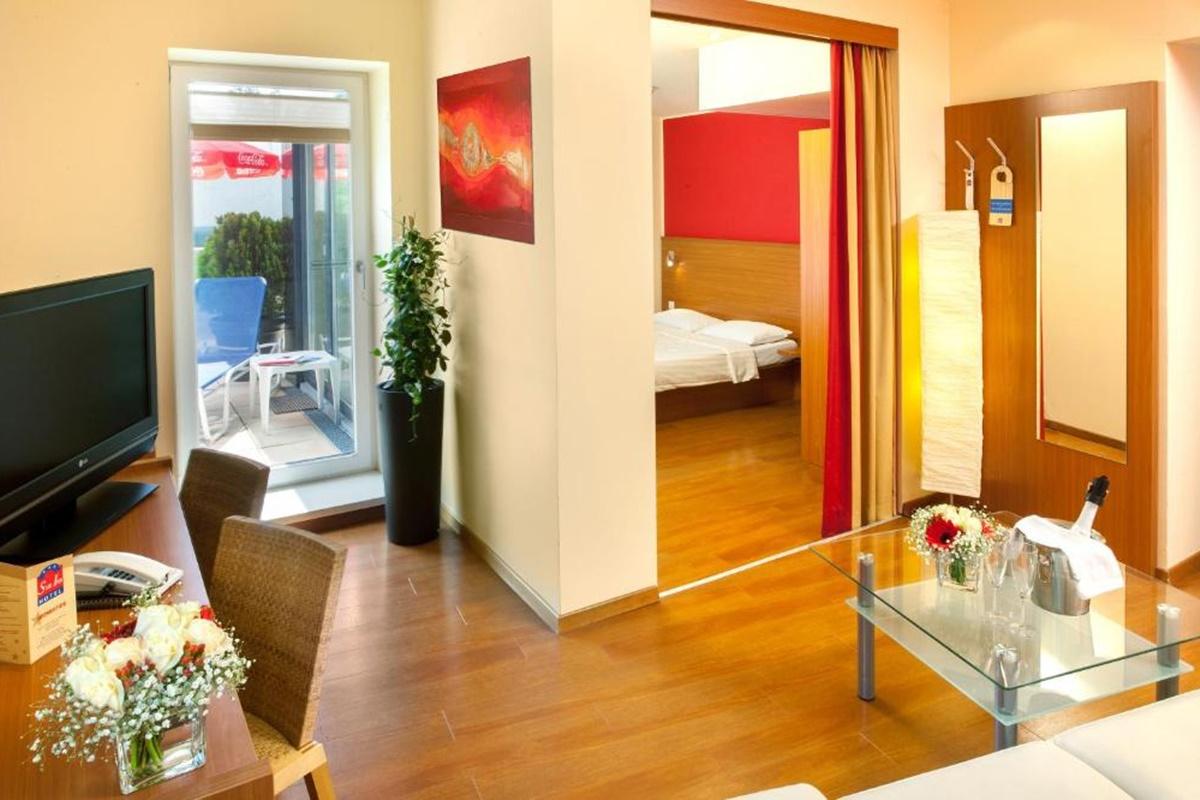 Leonardo Hotel Salzburg City Center Екстер'єр фото