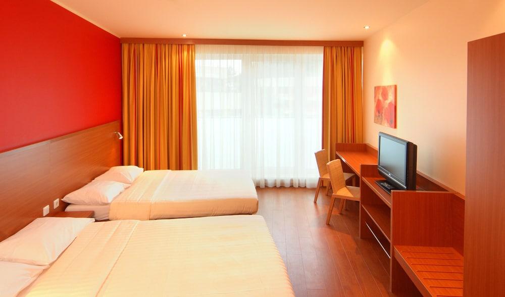 Leonardo Hotel Salzburg City Center Екстер'єр фото