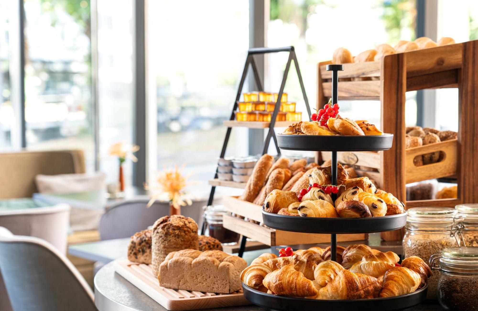 Leonardo Hotel Salzburg City Center Екстер'єр фото