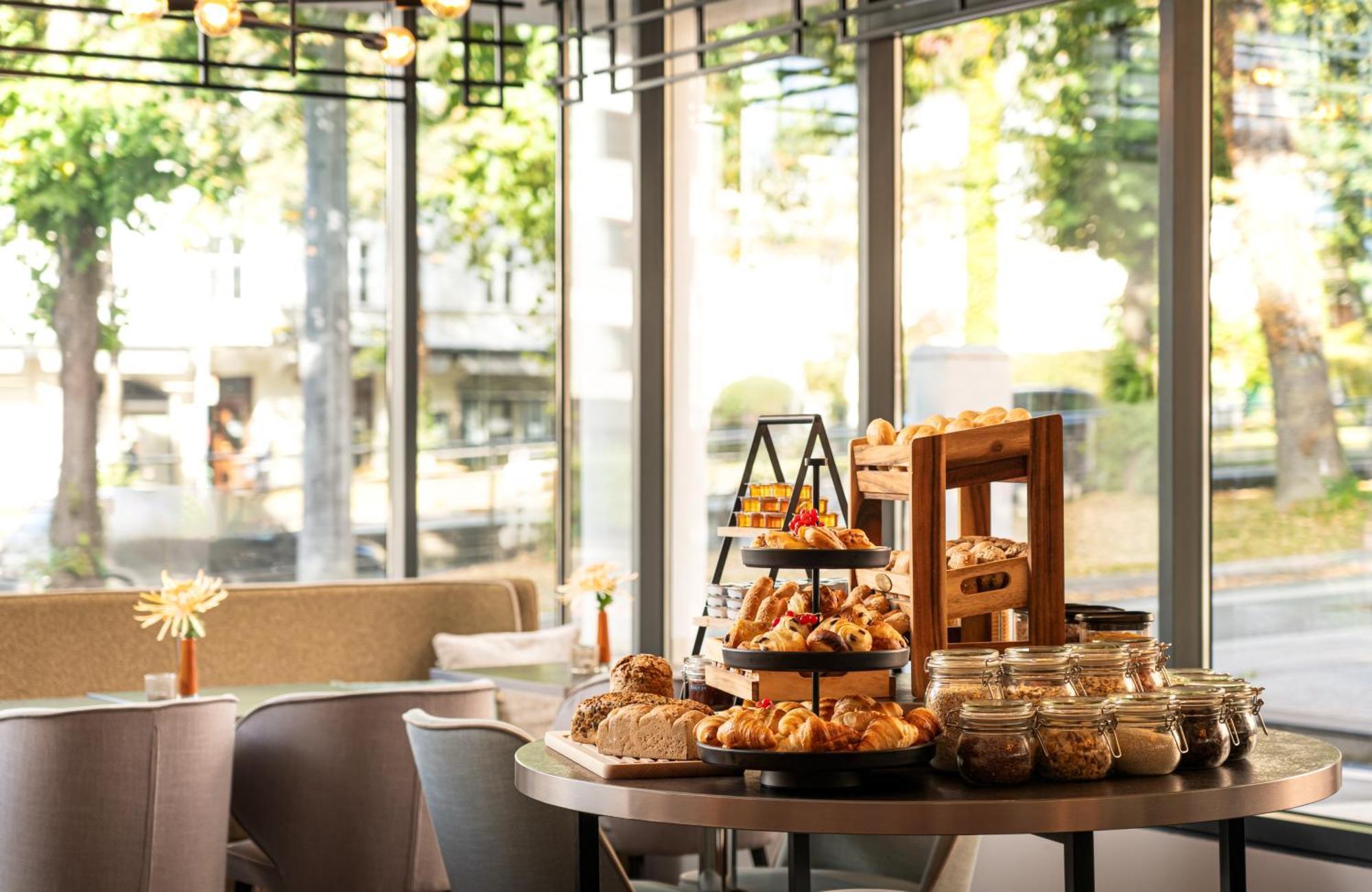 Leonardo Hotel Salzburg City Center Екстер'єр фото