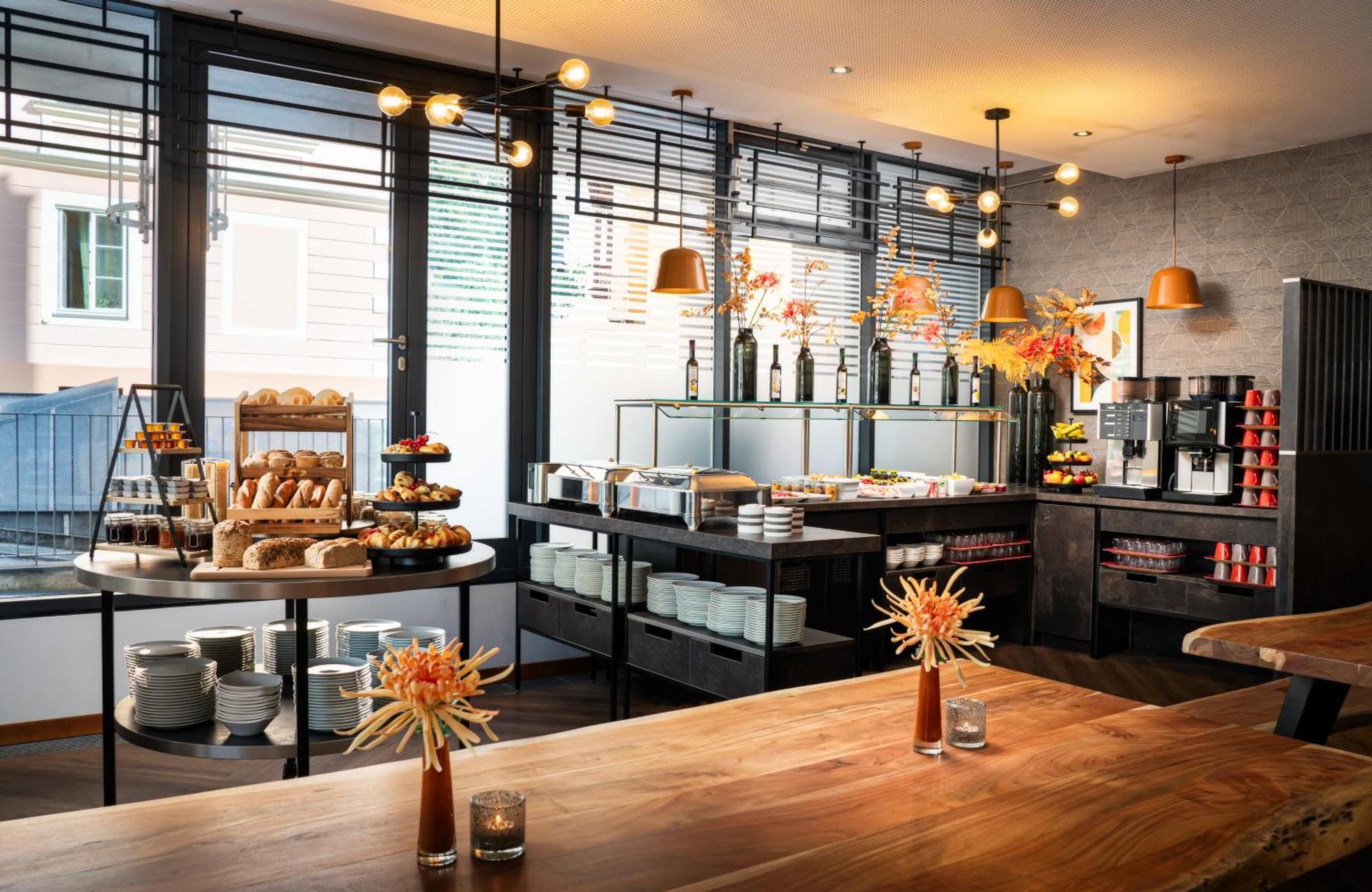 Leonardo Hotel Salzburg City Center Екстер'єр фото