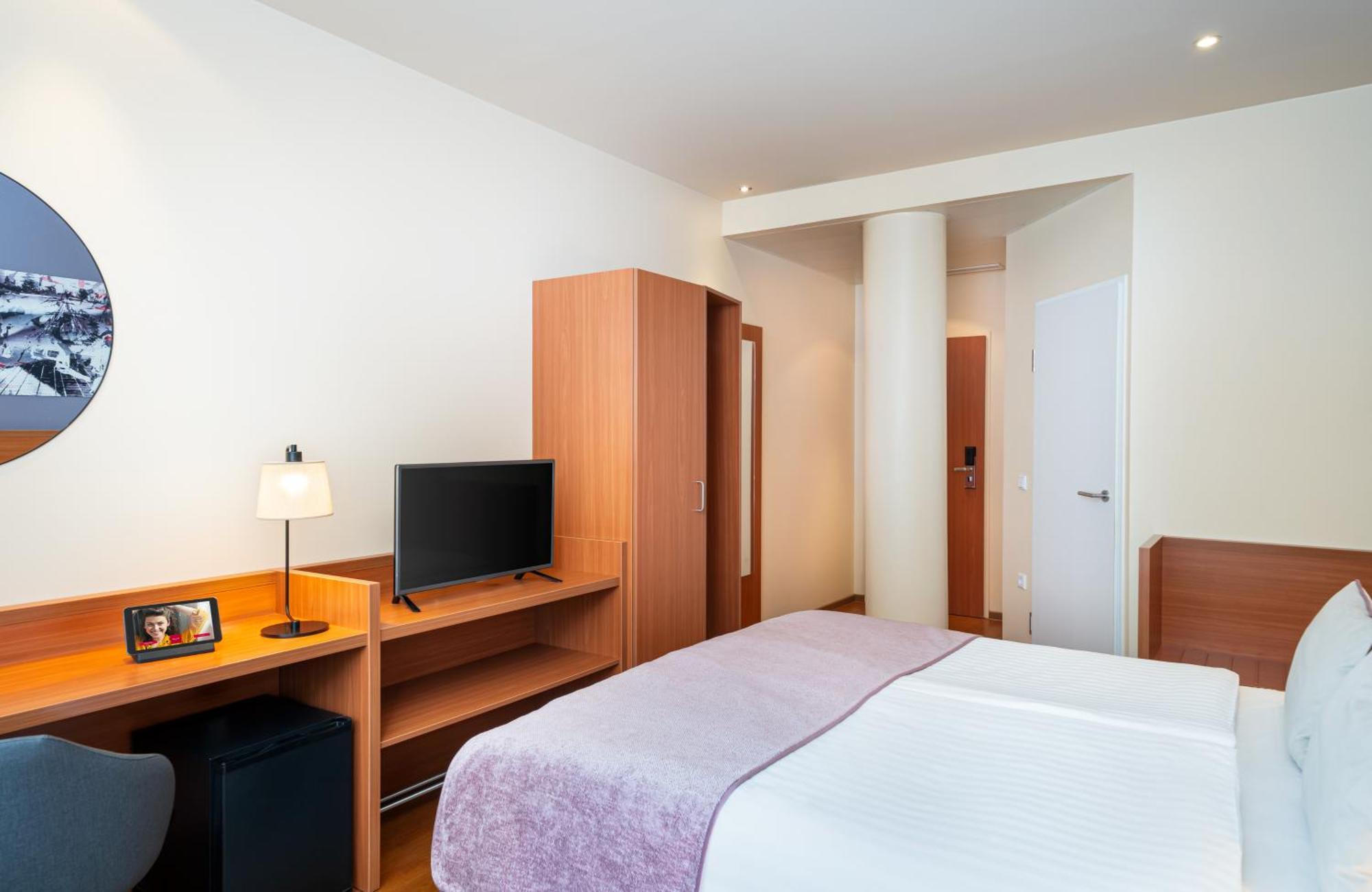 Leonardo Hotel Salzburg City Center Екстер'єр фото
