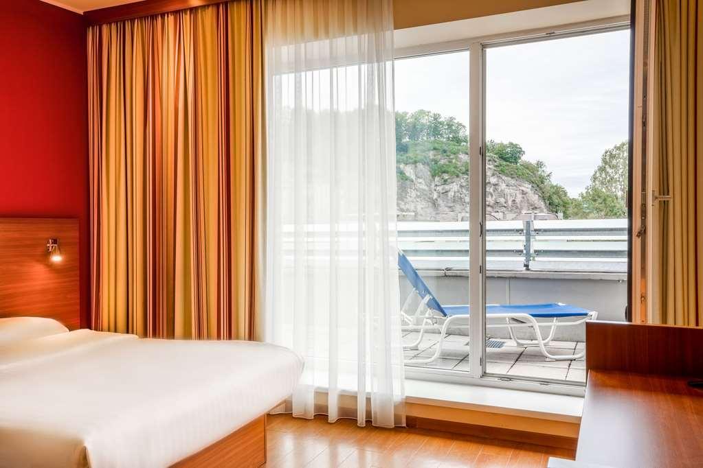Leonardo Hotel Salzburg City Center Екстер'єр фото